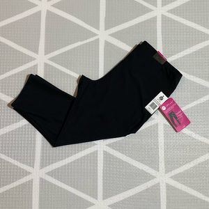 🛍NWT Black Bally Slim Capris